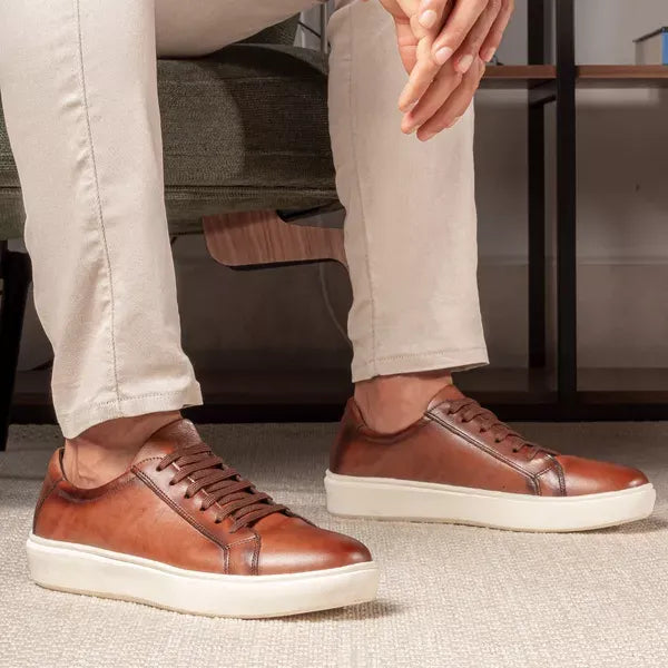 Tênis Masculino Casual de Couro Whisky