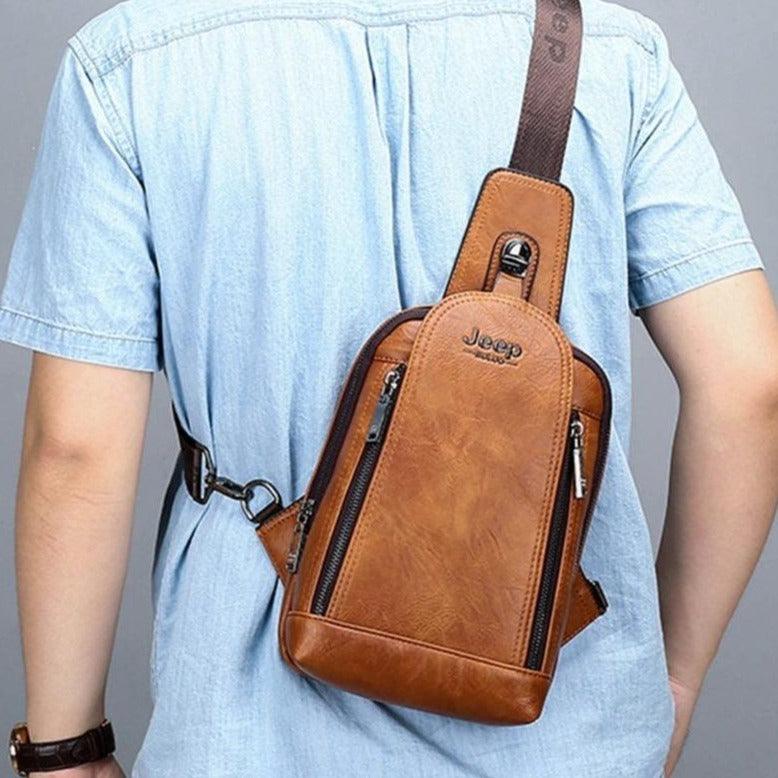 Mochila Transversal Masculina em Couro Italiano